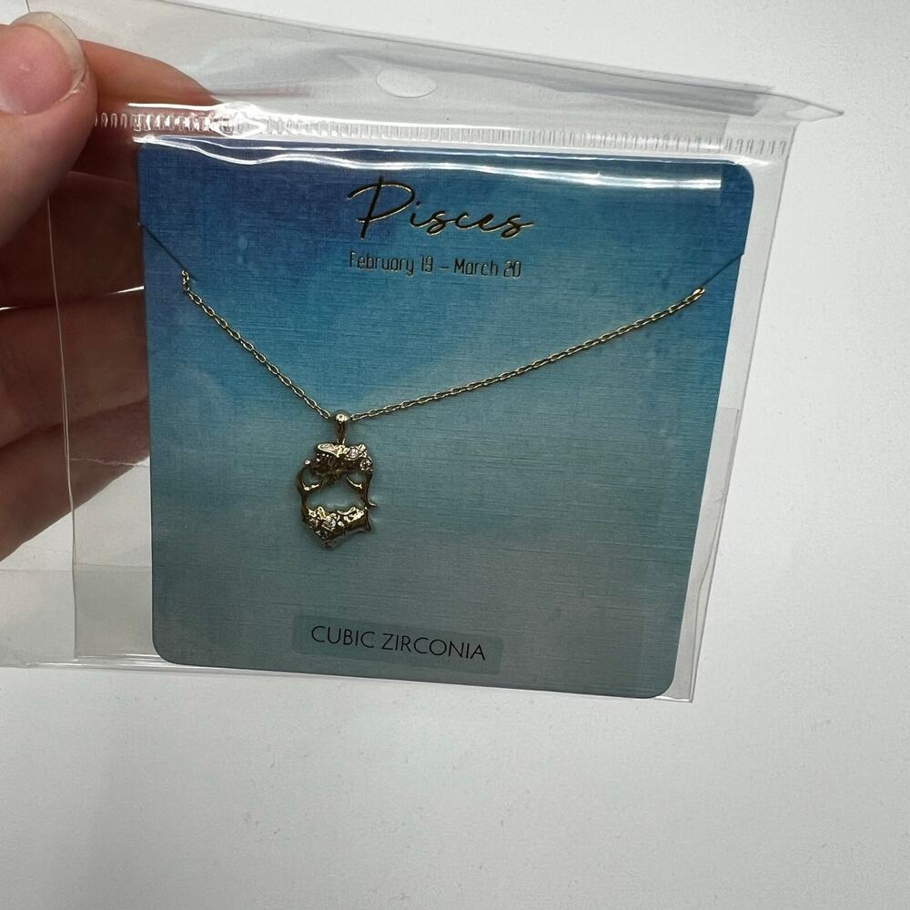 Francesca’s NWT Pisces Pendant Y2K Gold Toned Necklace‎